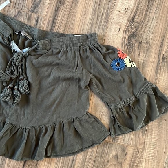 Army Green Floral Embroidered Off the Shoulder Top - Picture 7 of 10